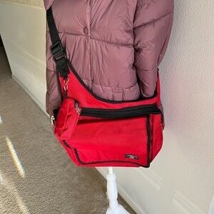 AMERICAN UNI: NEW Red Messenger Bag With Compartments and Key Ring purse. Size M